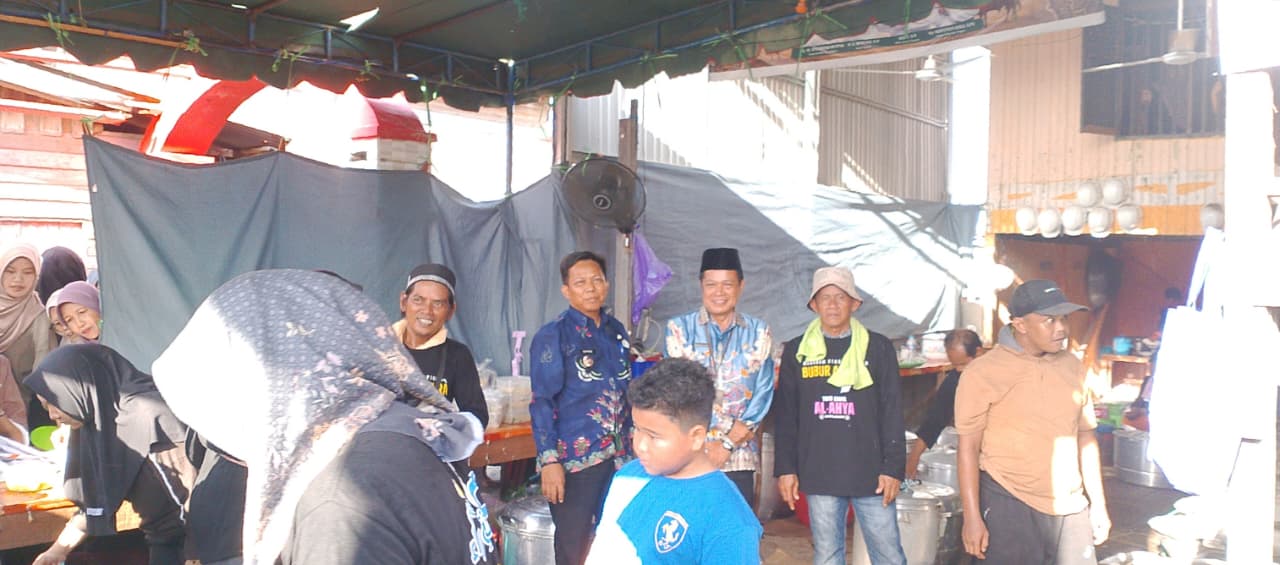 Ribuan Warga Kapuas ‘Serbu’ Pembagian Bubur Asyura, 47 Kuali Habis dalam Waktu Singkat