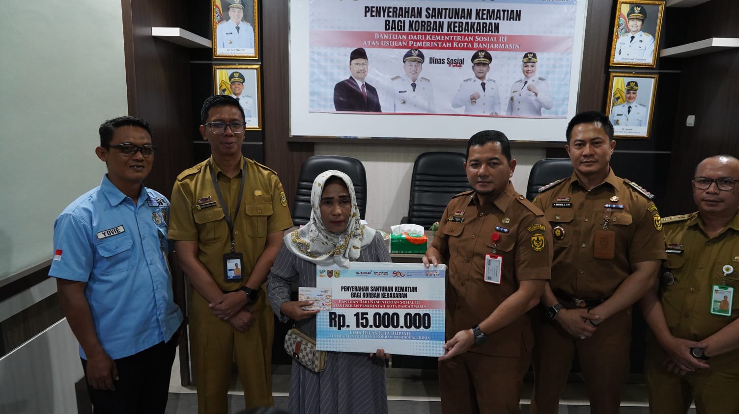 Sekda Tezar Salurkan Santunan Kematian Kemensos untuk Ahli Waris Terdampak Kebakaran