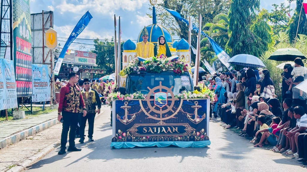 Tampil memukau, Kontingen Kotabaru ikuti Pawai Ta’aruf MTQ Nasional XXXVII Tingkat Provinsi Kalimantan Selatan di Marabahan