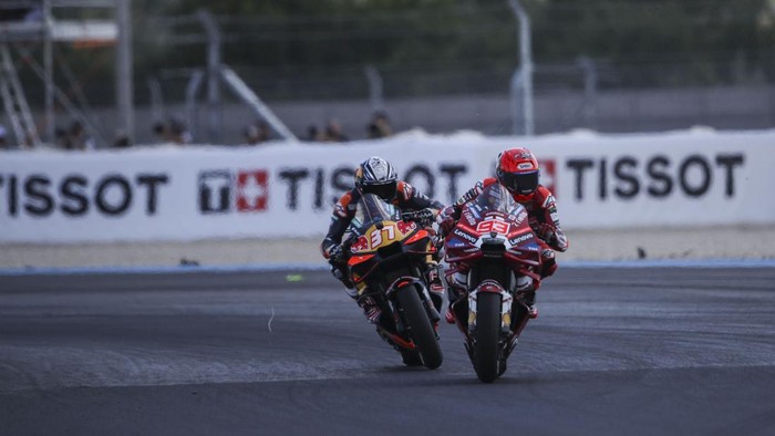 Hasil MotoGP Hungaria: 4 Rider Tabrakan usai Start, Marquez Juara