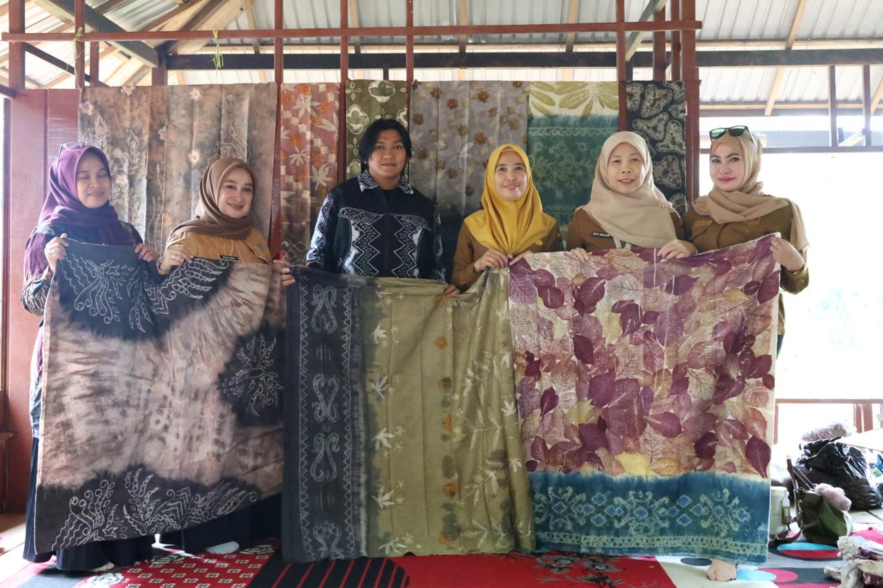 Pemkab Tanbu Gelar Pelatihan Sasirangan Pesisir, Hadirkan Praktisi Wastra Sandi Agustinus untuk Motif Baru dan Pemasaran Produk