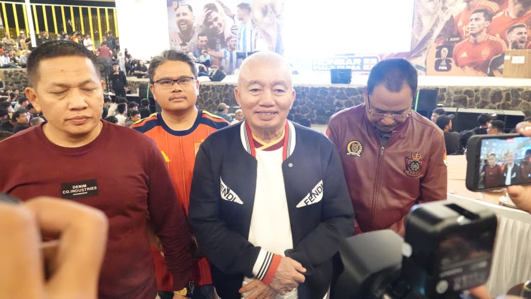 Masyarakat Antusias Nobar Final Piala Dunia Bersama Gubernur H Muhidin, Begini Keseruannya