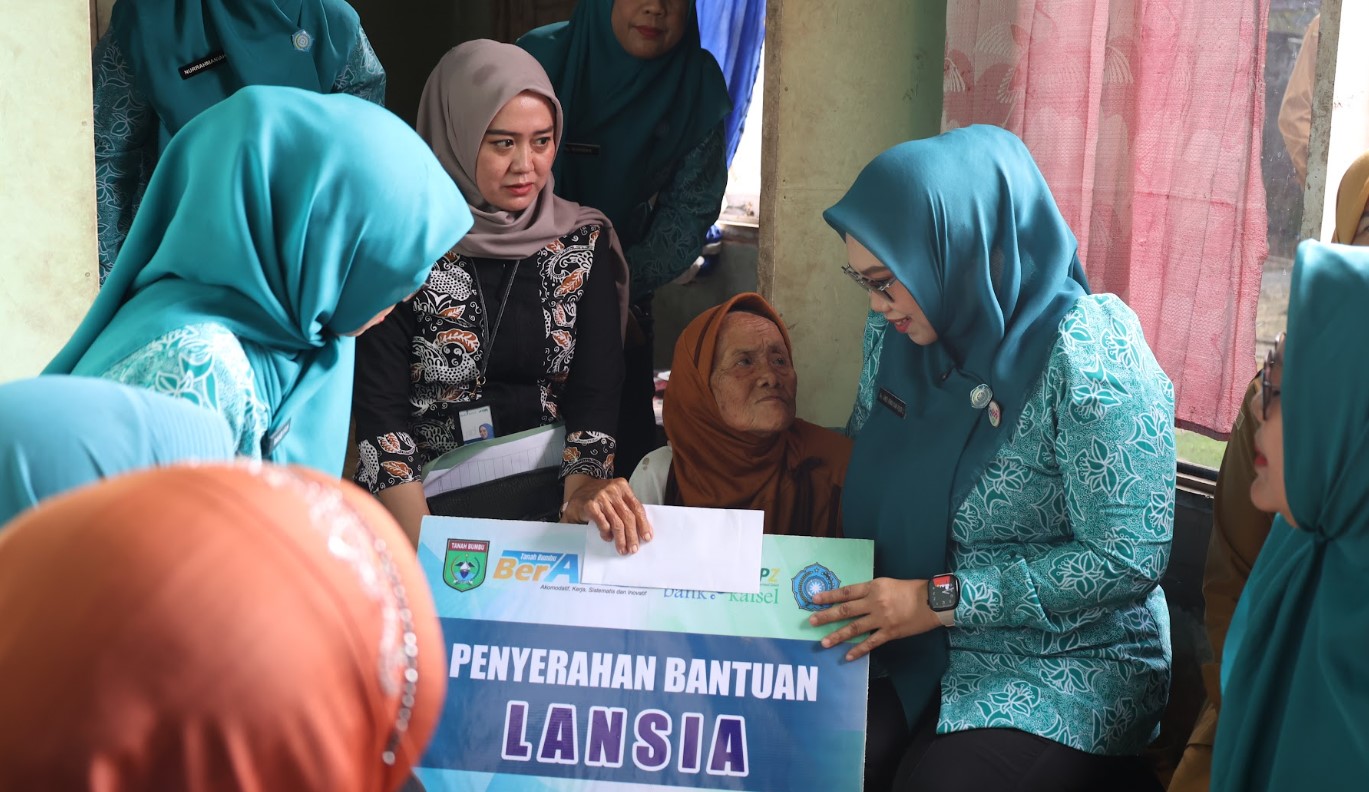Kolaborasi TP PKK Tanah Bumbu–Bank Kalsel: Bantuan Sosial Sentuh Marbot, Lansia, Disabilitas, Hafidz, dan Anak Yatim