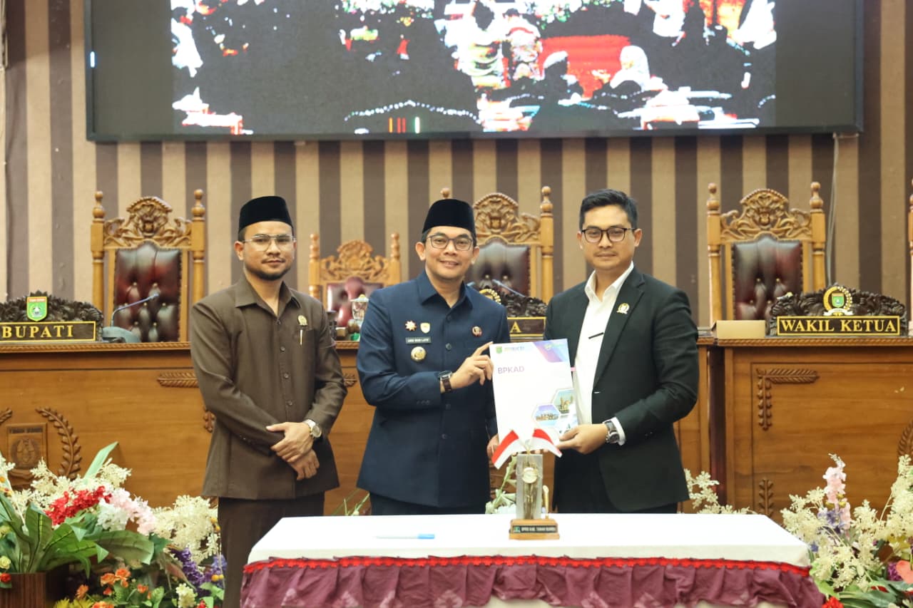 Bupati Andi Rudi Latif Hadiri Rapat Paripurna Pengambilan Keputusan Terhadap LPj Tahun 2025