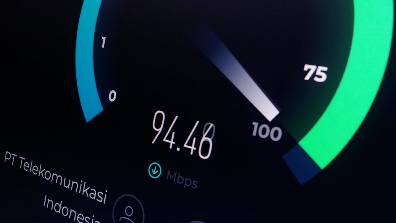 Internet Murah 100 Mbps Segera Tiba di RI, Komdigi Ungkap Jadwalnya
