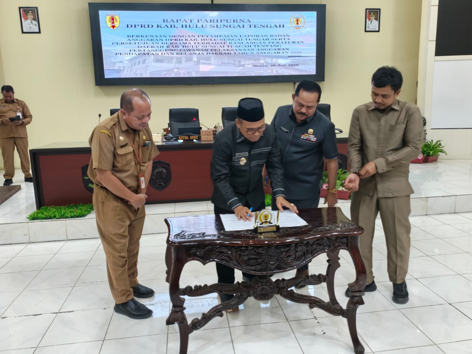 Tok! Raperda Pertanggungjawaban APBD HST Tahun 2025 Disepakati