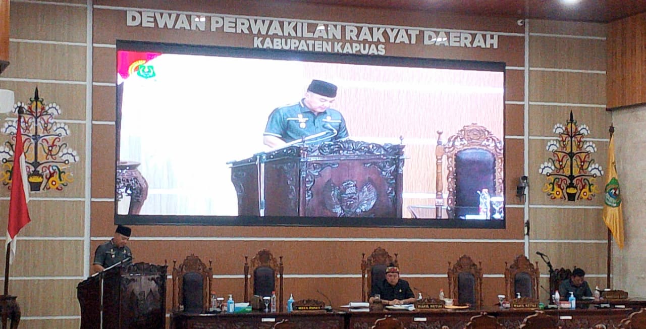 Rapat Paripurna, DPRD Kapuas Setujui 9 Raperda