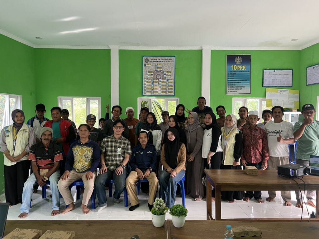 Kolaborasi dengan Peserta KKN UGM, BPJS Ketenagakerjaan Kotabaru Edukasi Program dan Manfaat ke Masyarakat Pekerja di Desa Tirawan