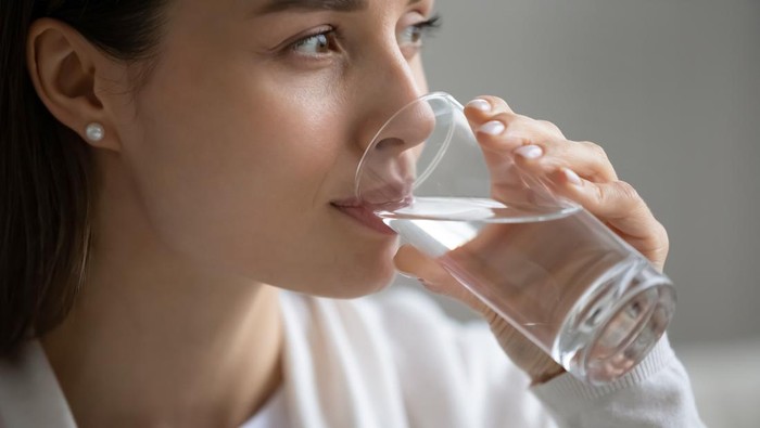Cegah Ginjal Rusak, Segini Takaran Ideal Minum Air Putih dalam Sehari