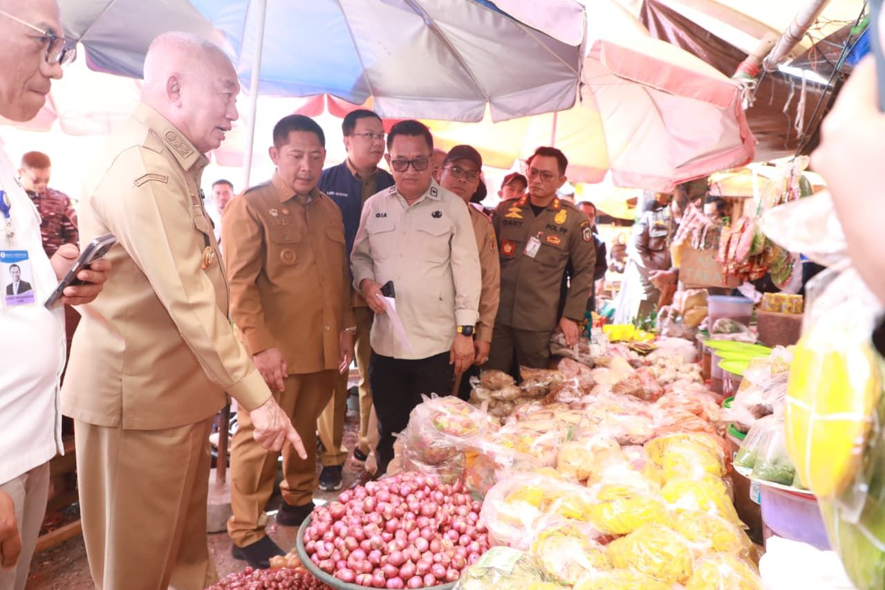 Gubernur Muhidin Tinjau Pasar Keramat Barabai, Cek Langsung Harga Kebutuhan Pokok