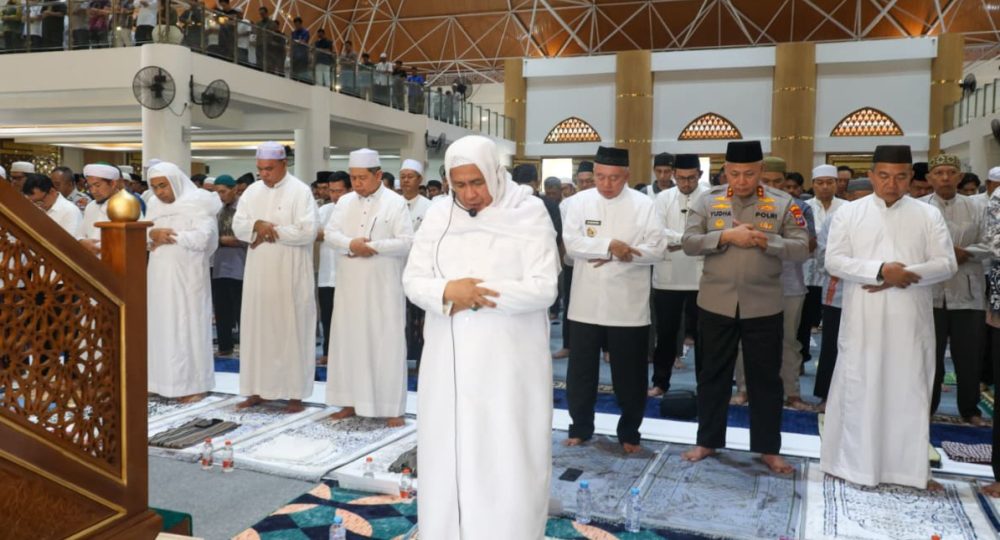 Salat Perdana di Masjid Syekh Muhammad Arsyad Al Banjari Dipadati Jemaah