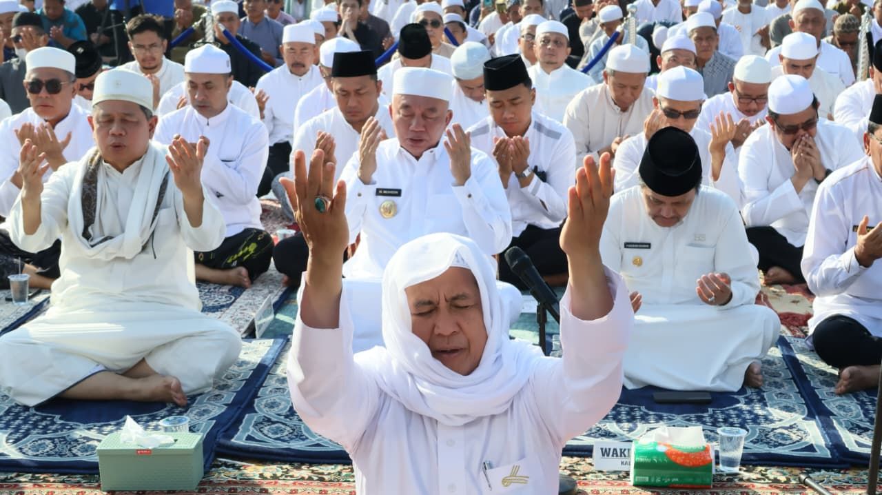 Ribuan Jemaah Ikuti Salat Istisqa di Masjid Sabilal Muhtadin Banjarmasin