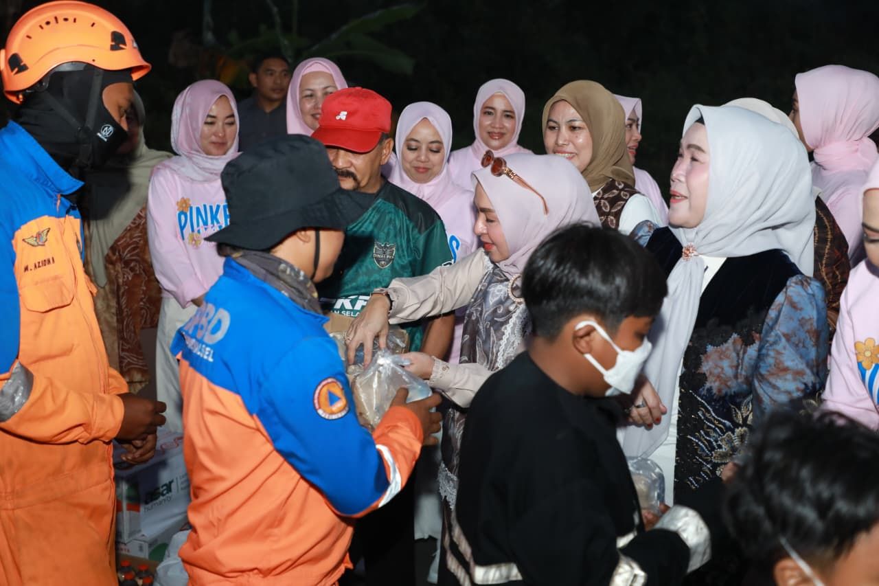 Hj Fathul Jannah Muhidin Kunjungi Relawan Karhutla