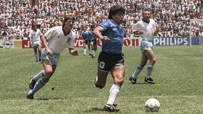 Bola Gol ‘Tangan Tuhan’ Maradona Laku Rp59 Miliar