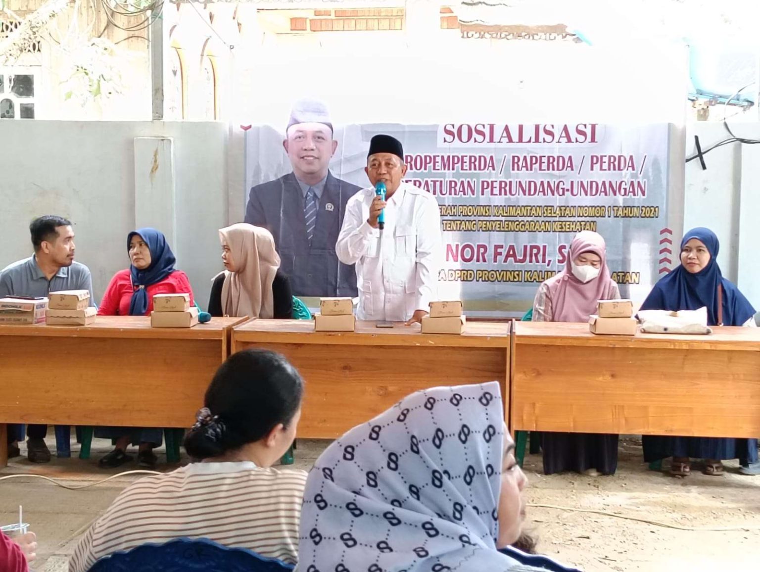 Nor Fajeri Sosialisasi Perda Kesehatan di Desa Gunung Riut