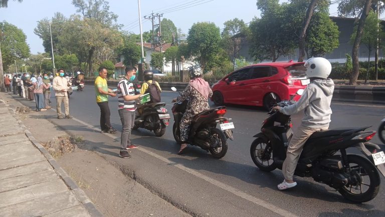 Dishut Kalsel Bagikan Masker Gratis untuk Masyarakat