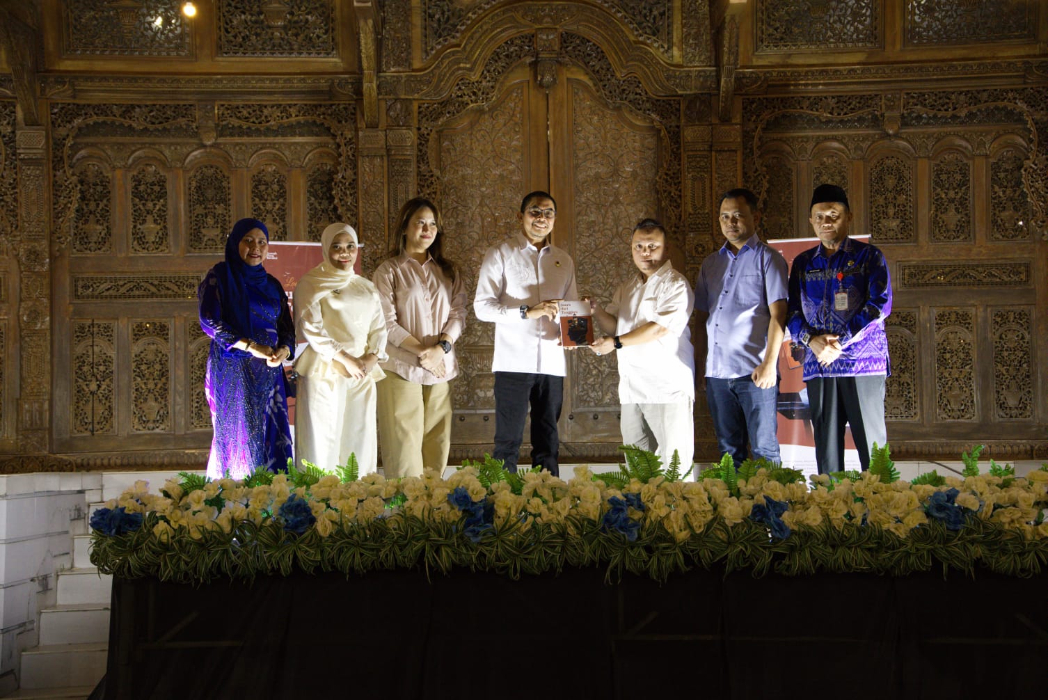 Hadiri Launching Buku Antologi “Suara dari Tenggara”, Bupati Andi Rudi Latif Apresiasi Perkembangan Literasi di Bumi Bersujud