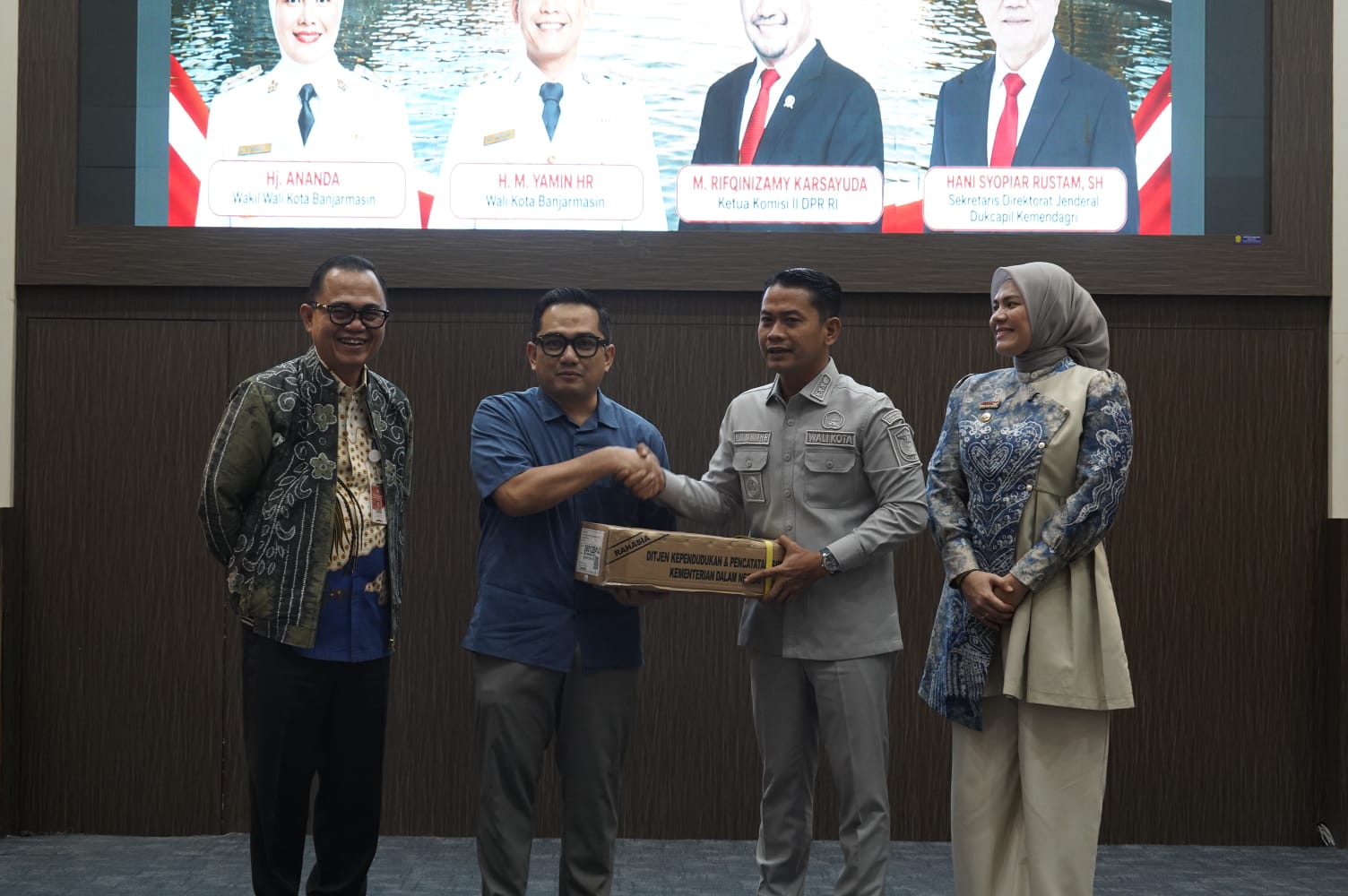 Kebut Aktivasi IKD, Pemko Banjarmasin Dukung Digitalisasi Perlinsos Melalui Layanan Jemput Bola