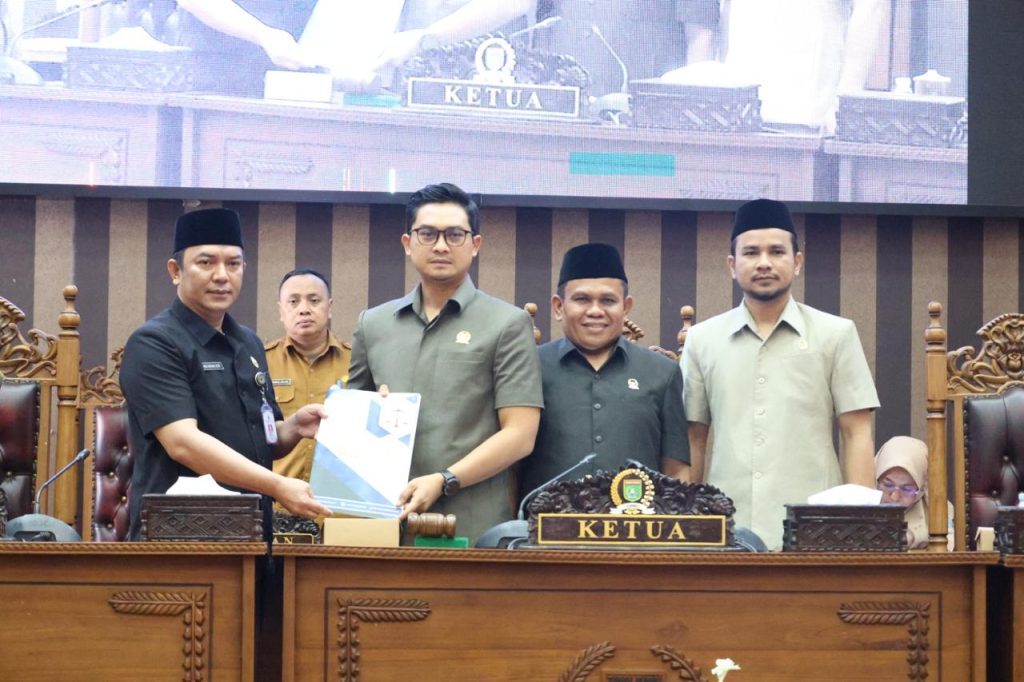 Pemkab Tanah Bumbu Sampaikan Dua Raperda ke DPRD
