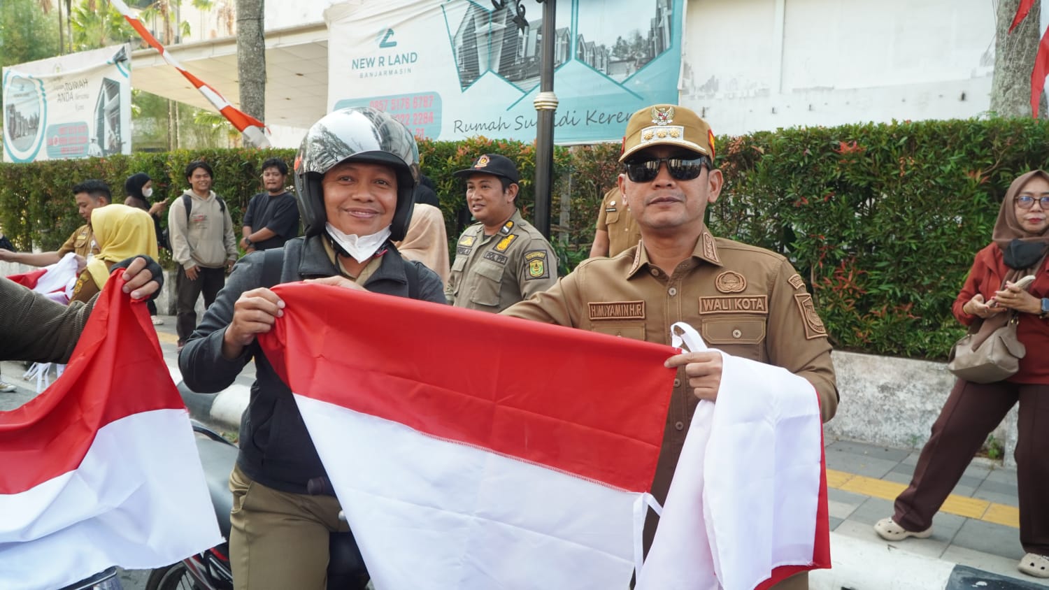Sambut HUT Ke-81 Kemerdekaan RI, Pemko Banjarmasin Bagikan 7 Ribu Bendera Merah Putih