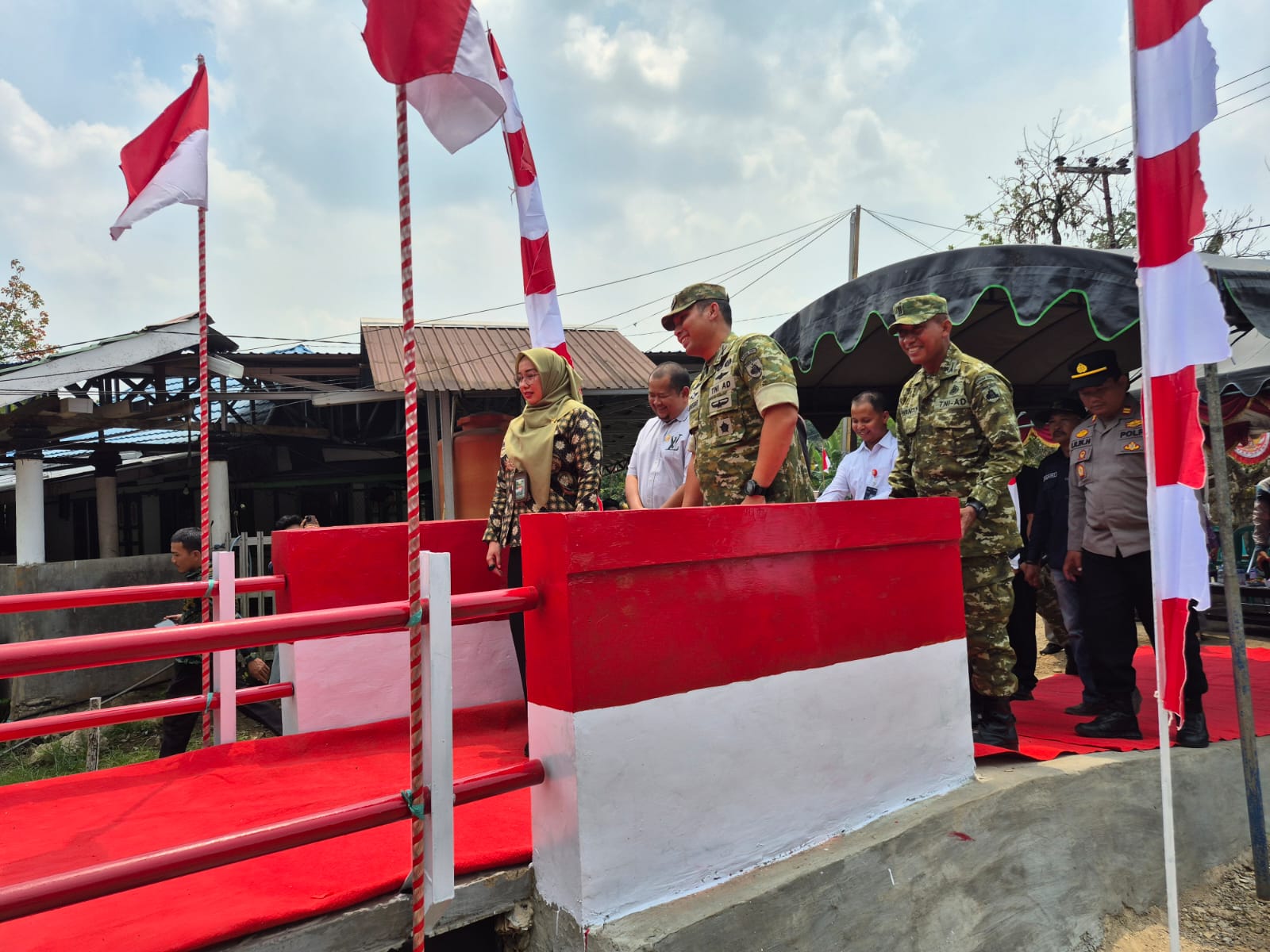 Jembatan Garuda Desa Teluk Mesjid Diresmikan