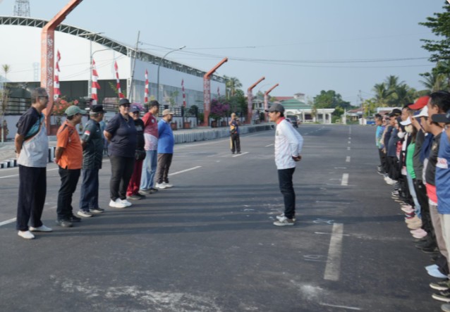 Persiapan Peringatan HUT Ke-81 RI, Pemkab Kapuas Bersih-Bersih Stadion Pananjung Tarung