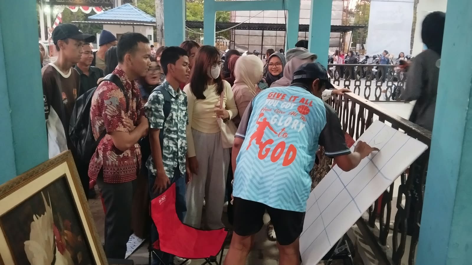 Pra Bienalle Kalimantan, Moses Berbagi Tips Teknik Melukis