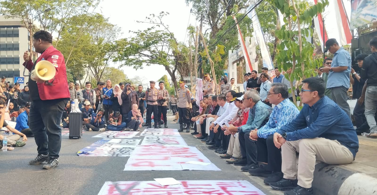 Aliansi Masyarakat Kalsel Desak Pemerintah Serius Tangani Karhutla, BBM, Pemadaman Listrik, dan UU Perampasan Aset