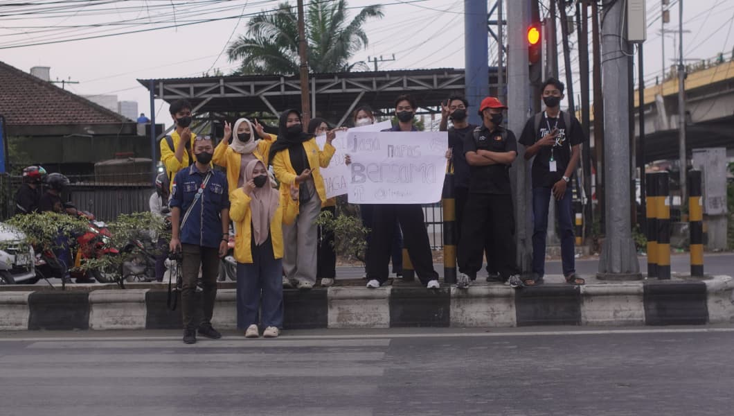 Gerakan Sosial Anak Muda Kian Berkembang, IMPI Salurkan 1.000 Masker di Fly Over Banjarmasin