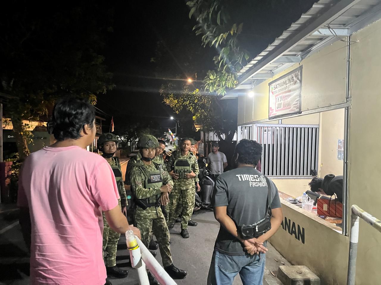 Patroli Malam Yonif TP 884 Sa-Ijaan Sasar Balap Liar dan Gangguan Kamtibmas