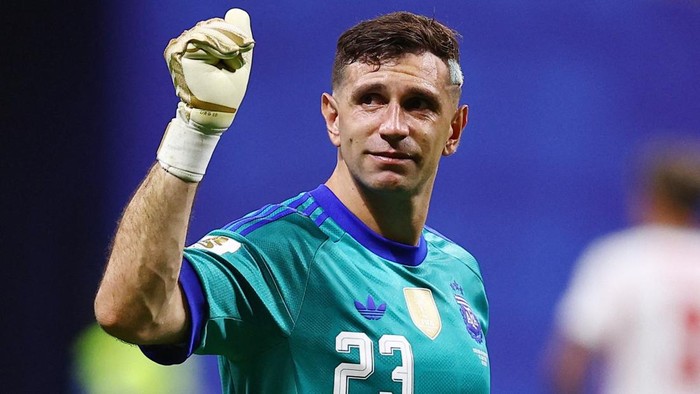Chelsea Sepakati Transfer Emiliano Martinez
