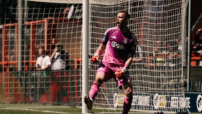Maarten Paes Tetap Kiper Utama, Ajax Menang di Kualifikasi Conference League