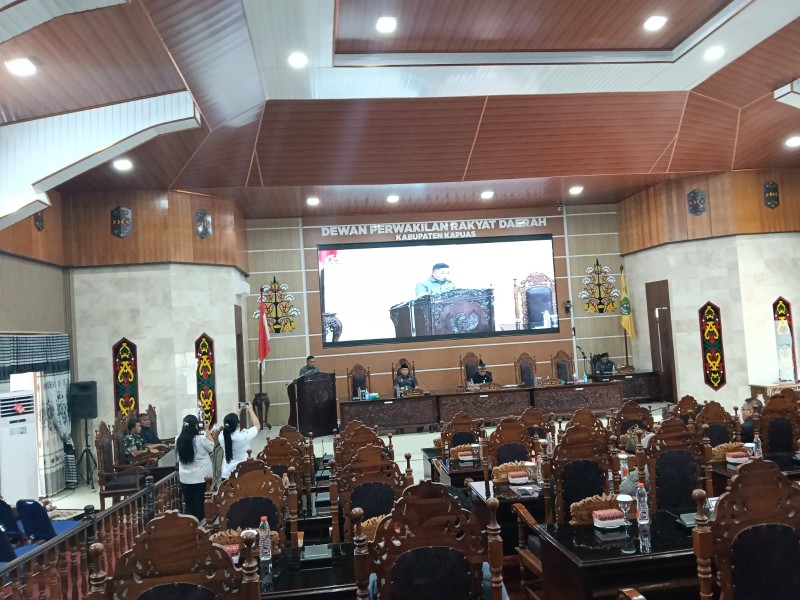 Tujuh Fraksi DPRD Kapuas Sampaikan Pendapat Akhir Atas 10 Raperda