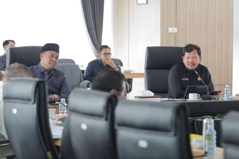 Banggar DPRD Kalsel Bersama TAPD Bahas Tindak Lanjut Evaluasi Kemendagri