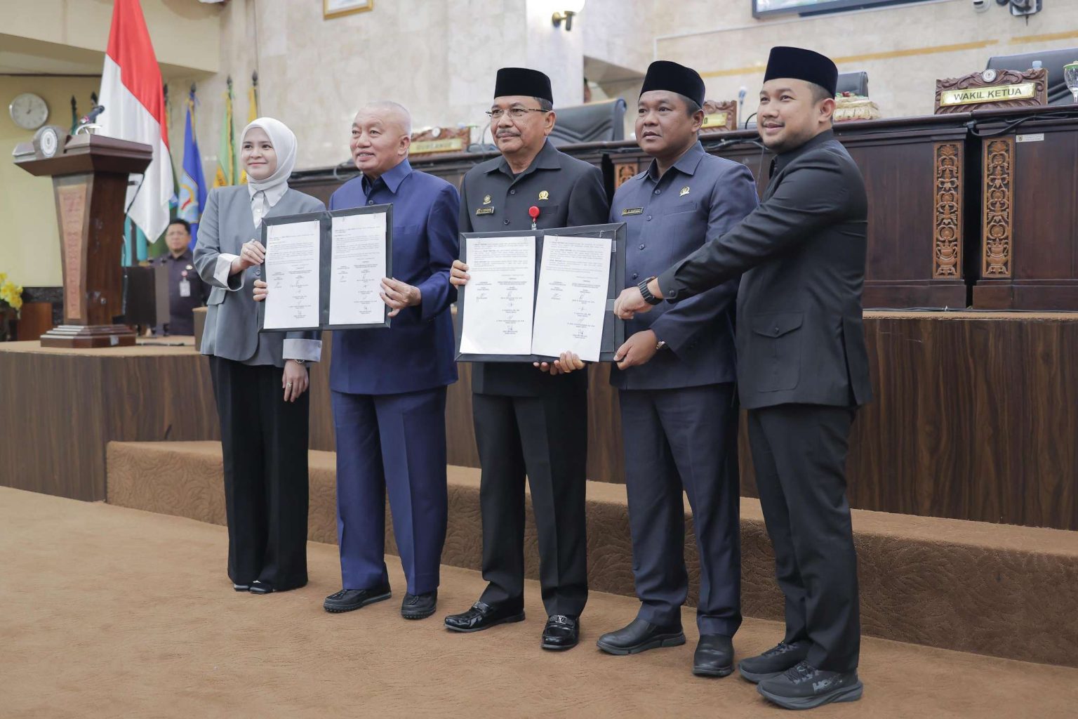 Tok! DPRD Kalsel Setujui Dua Raperda Strategis