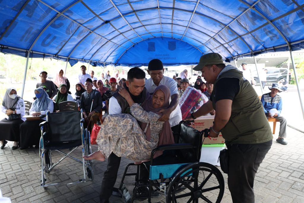 Pemkab Tanah Bumbu dan Kemensos Salurkan Bantuan ATENSI untuk 100 Penyandang Disabilitas