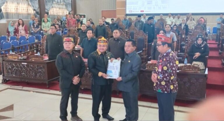 Fraksi-Fraksi DPRD Kapuas Meminta Penagihan Denda Keterlambatan Pekerjaan Rekanan