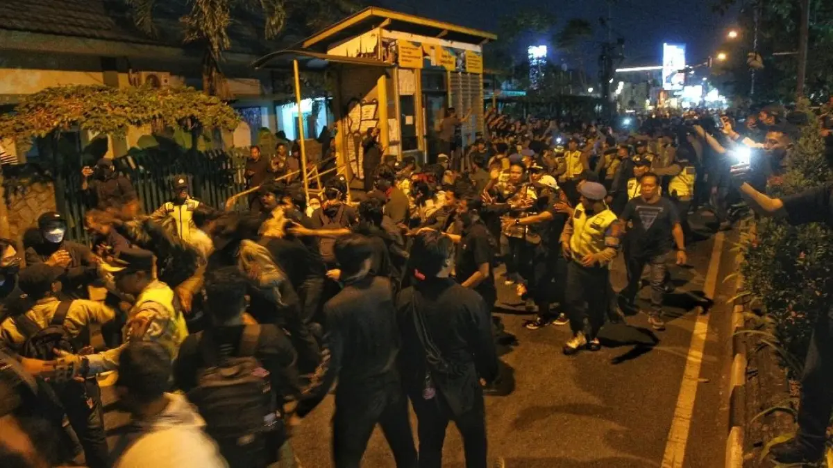 6 Mahasiswa UGM-UNY Luka saat Demo di Simpang 4 Gramedia Yogyakarta