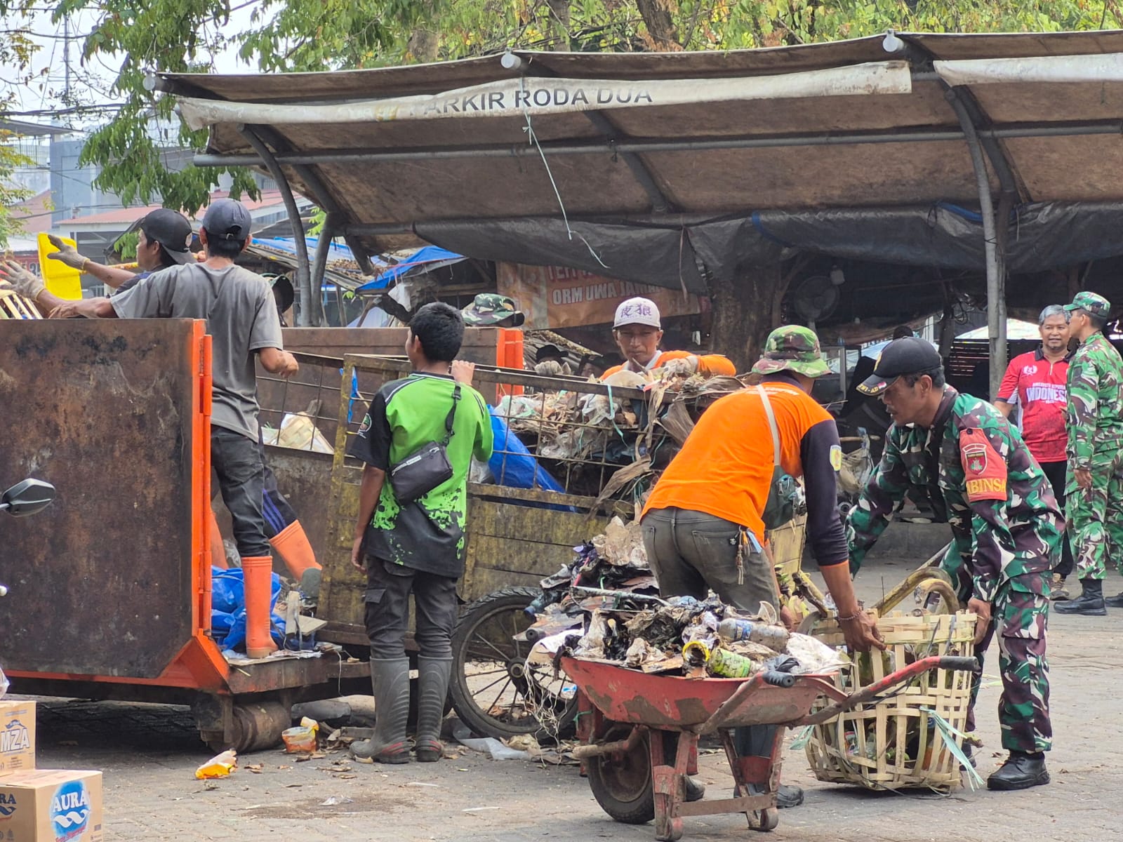 Sinergi Pemkab dan Kodim HST, Gelar Aksi Peduli Sampah di Pasar Agrobinis Barabai