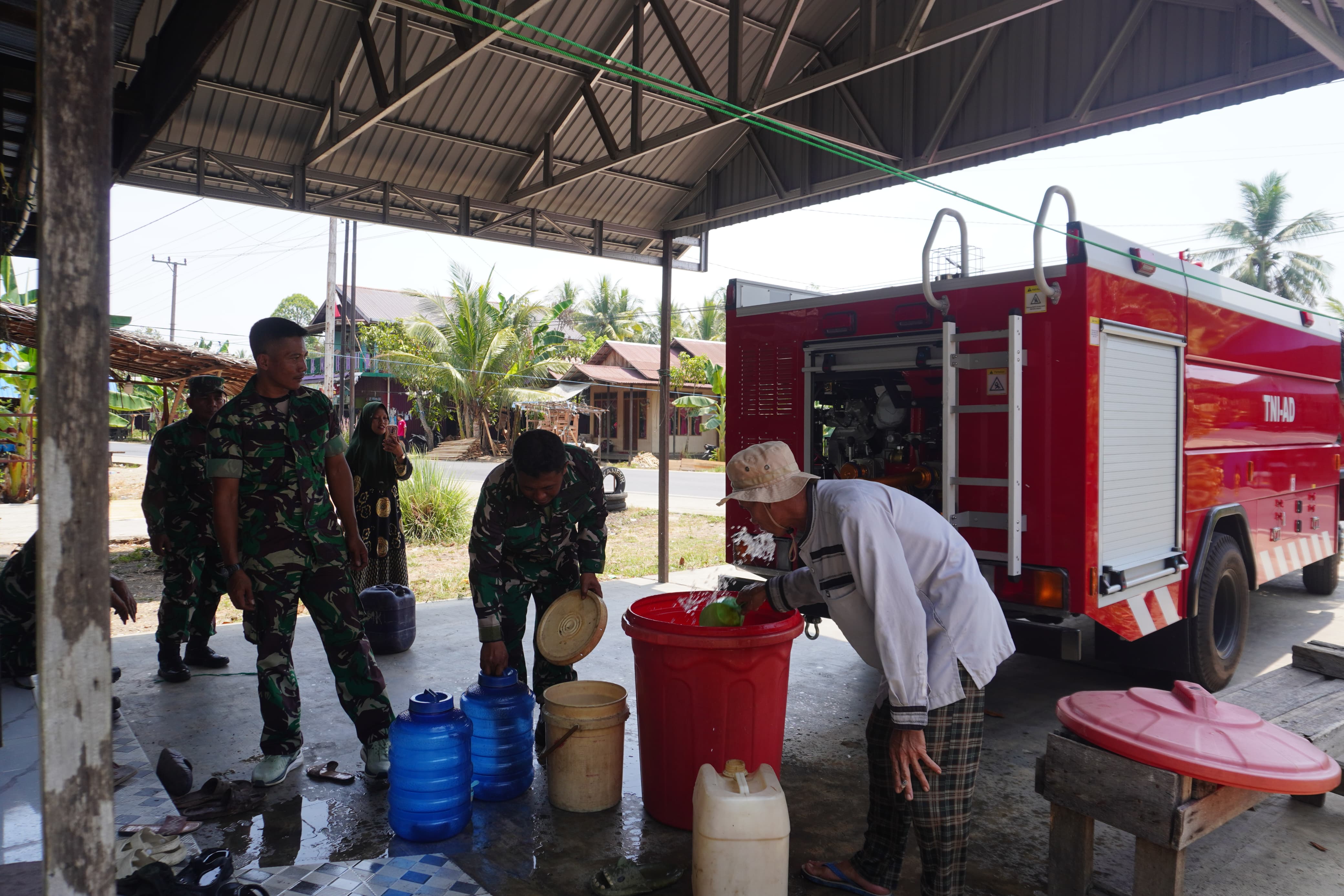 Warga Kesulitan Air, Kodim HST ‘Kerahkan’ Water Tank ke Binjai Pamangkih