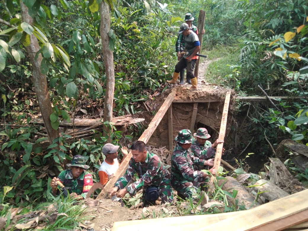 Kodim HST Gelar Karya Bakti, Perbaiki Akses Vital Warga Tanah Habang