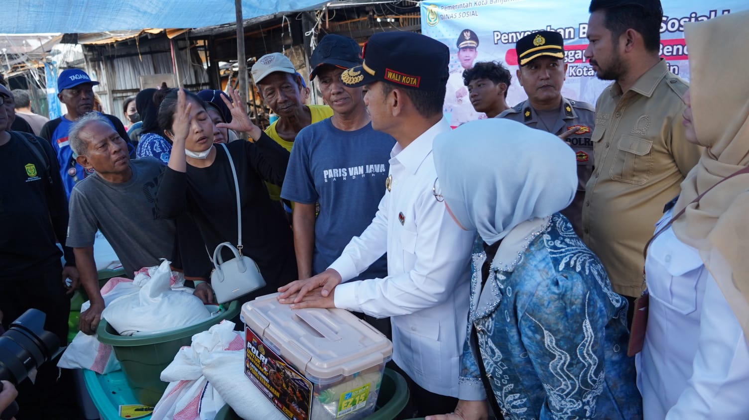 15 Bangunan Terdampak, Walikota Yamin Salurkan Bantuan untuk Korban Kebakaran Pasar Lama