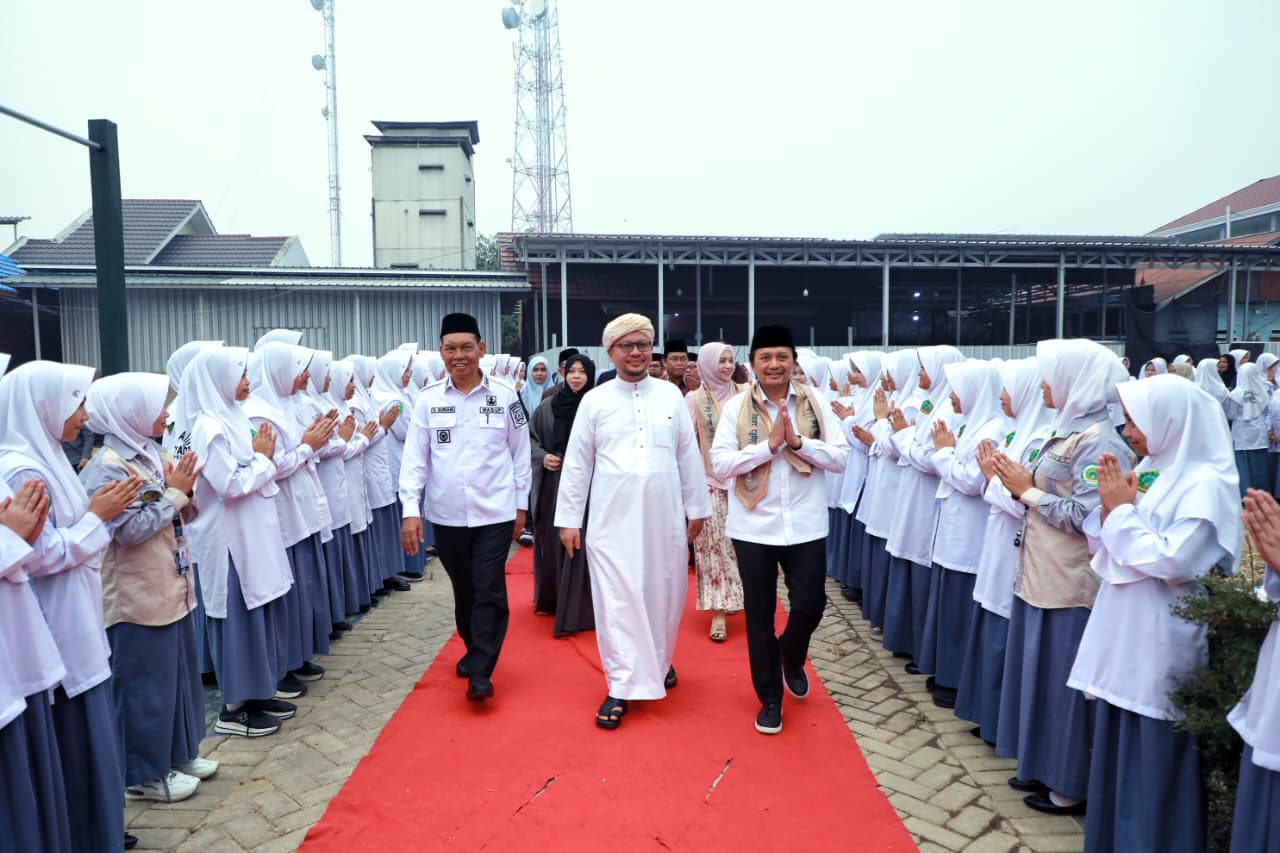 Seminar Kebangsaan dan Kuliah Perdana, Wagub Hasnuryadi Motivasi Mahasiswa IAI KHAS Al-Arsyadi