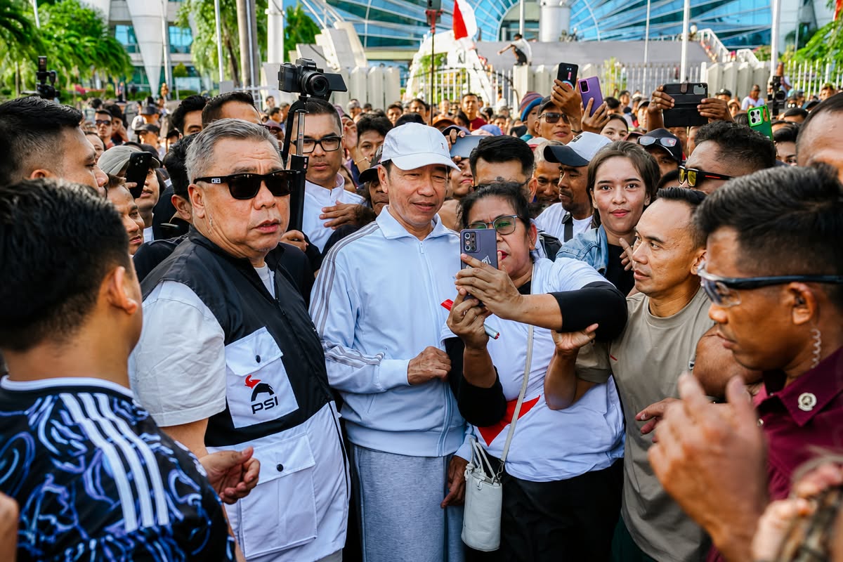 Jokowi Bermalam di Tenda Pengungsian Korban Gempa NTT