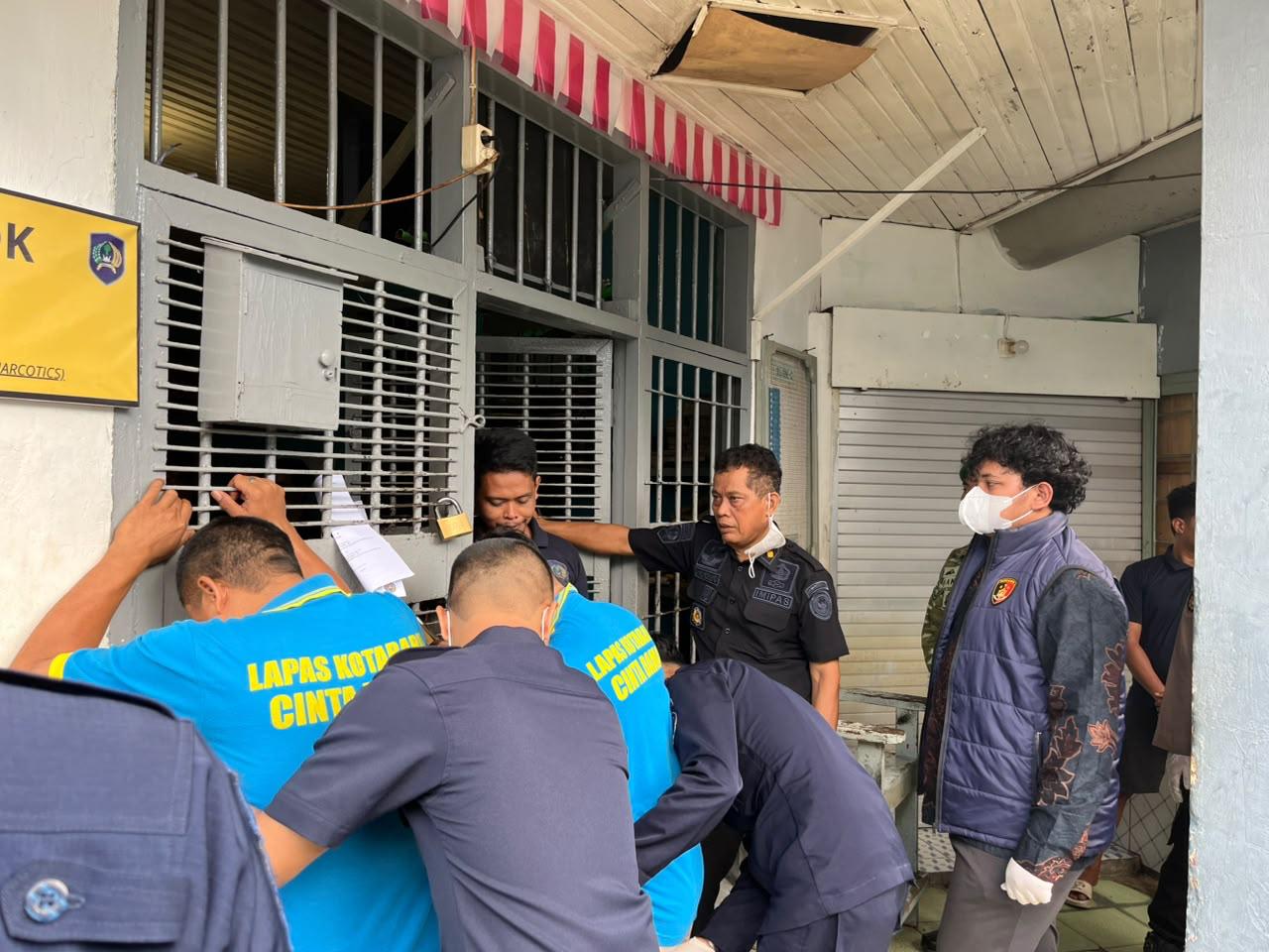 Petugas Gabungan Gelar Razia di Lapas Kotabaru, 3 Handphone Diamankan
