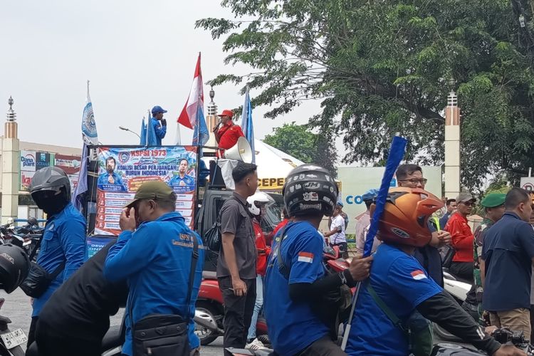 Buruh Gelar Unjuk Rasa di Depan Gedung DPR RI, Ini Tuntutannya