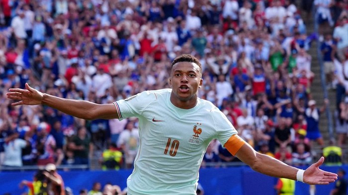 Terinspirasi Ronaldo & Messi, Mbappe Pede Akan Capai 100 Gol di Prancis