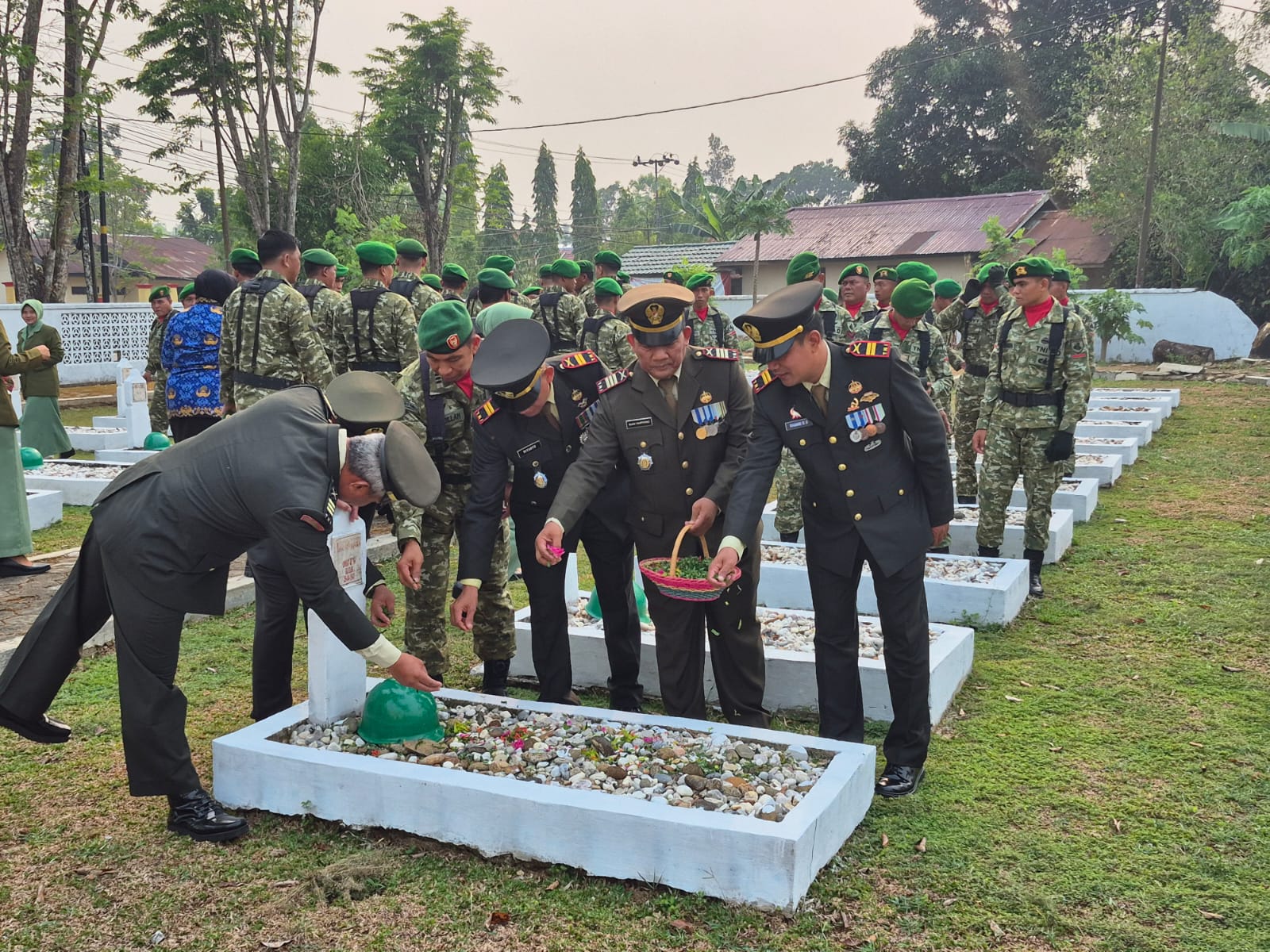 Sambut HUT ke-81 TNI, Kodim 1002/HST dan Yonif 621/Manuntung Gelar Ziarah ke TMP Kusuma Bangsa
