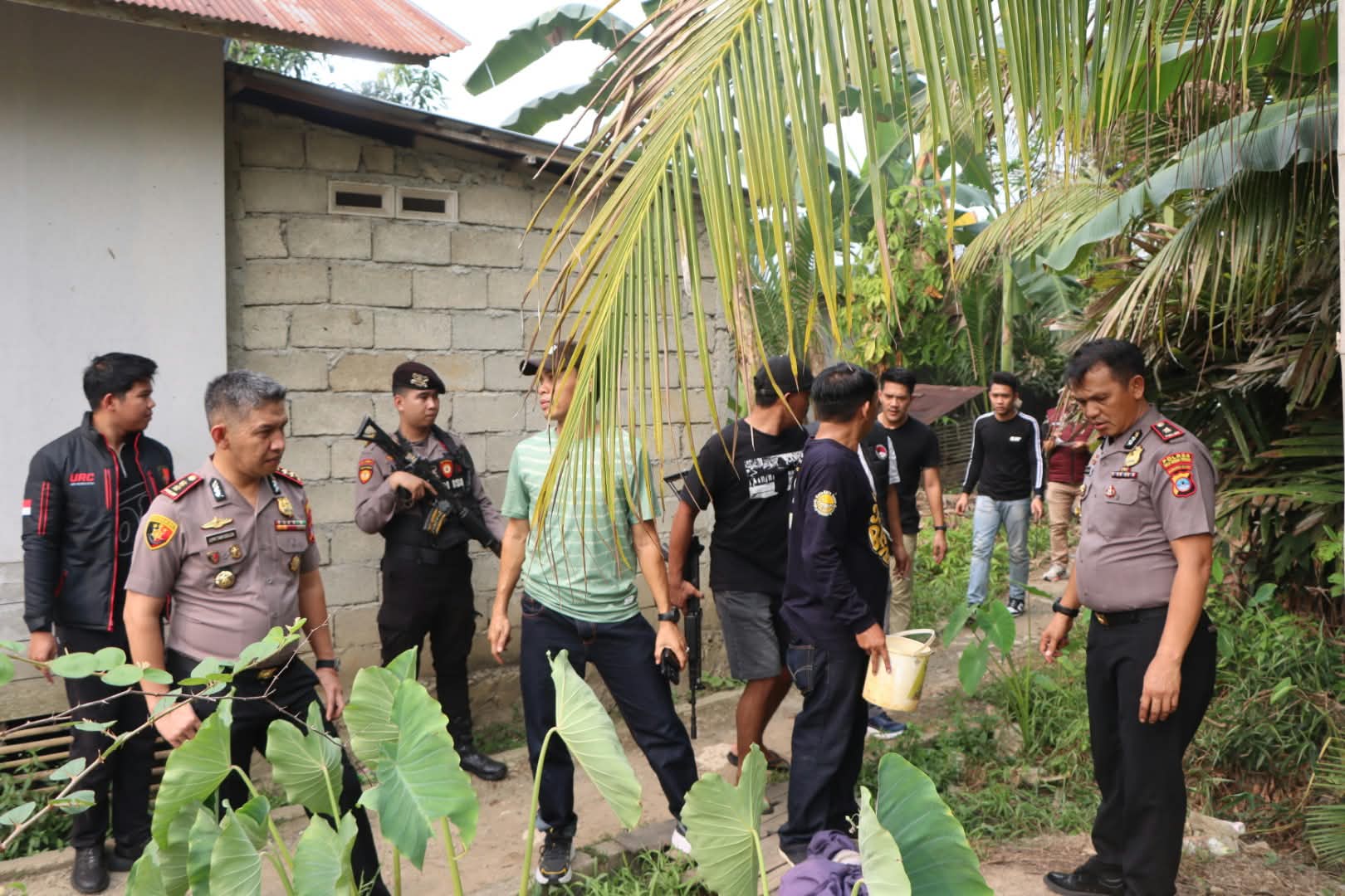 Diduga Jadi Sarang Narkoba, Kapolres HST Turun Langsung Gerebek Pondokan di Desa Mahang