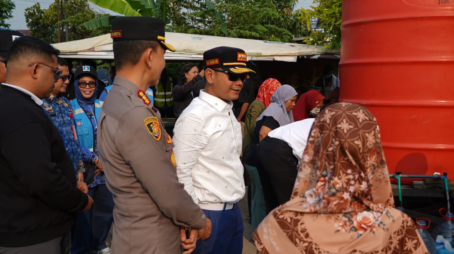 Walikota Yamin Pantau Distribusi Air Bersih untuk Warga Kuin Cerucuk
